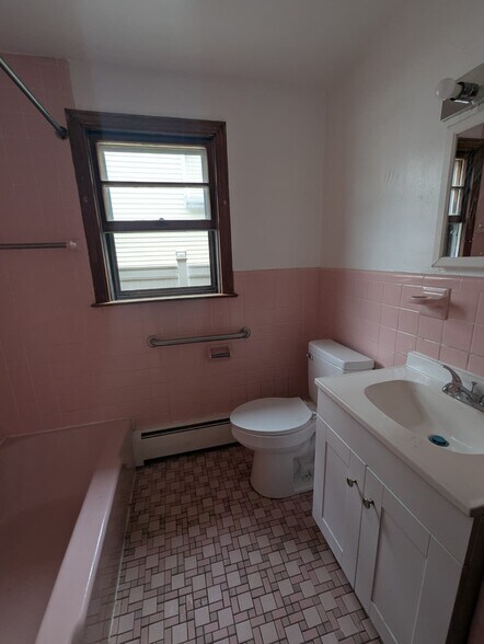 Building Photo - 405 Blake St