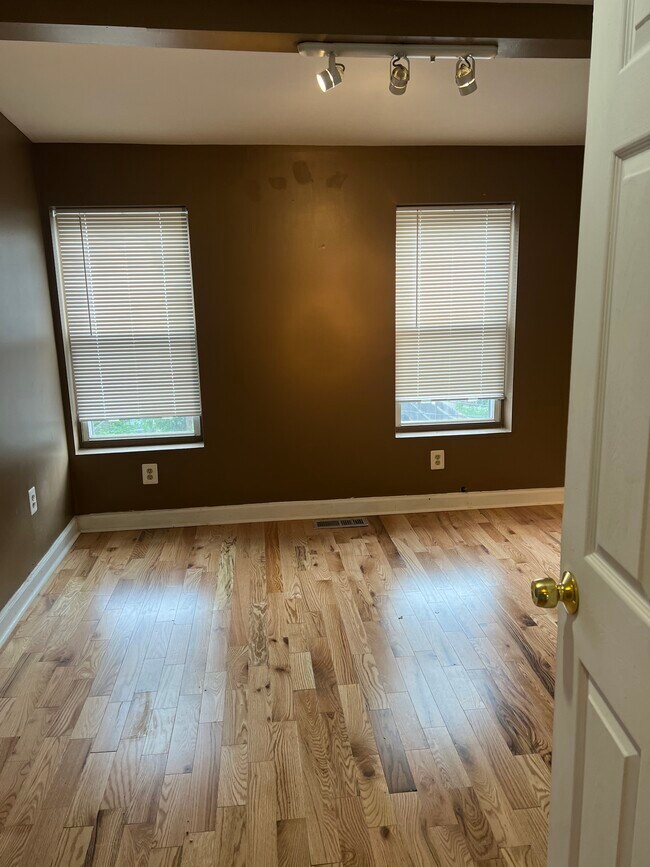 Rear bedroom - 1419 Ward St