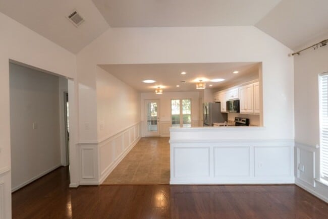 Building Photo - Charming 3-Bedroom, 2-Bath Home with Vaulted Ceilings and Open Floor Plan!
