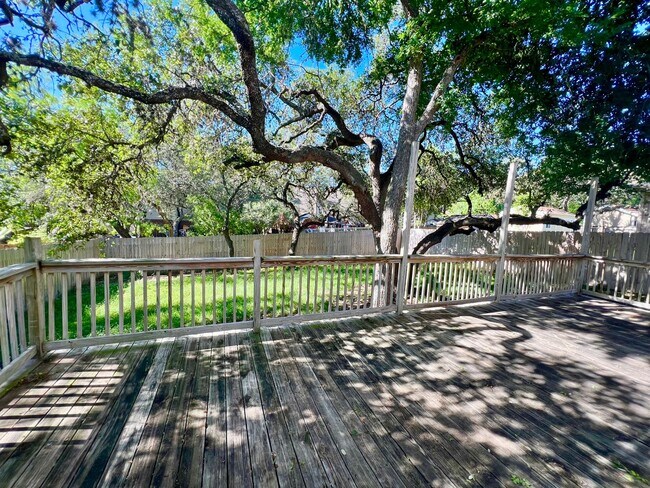 Building Photo - **APPLICATION RECEIVED** *COMING SOON* *MOVE IN SPECIAL* Pet-Friendly 3BD/2.5BA with Bonus Loft, ...