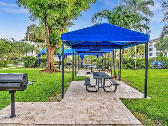 Building Photo - 1711 Whitehall Dr