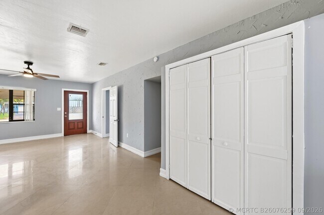 Building Photo - 740 E Evanston Cir