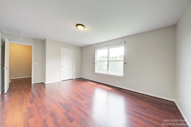 Building Photo - 3127 Dunwoodie Rd
