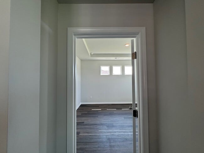 Building Photo - 811 Ireland Dr