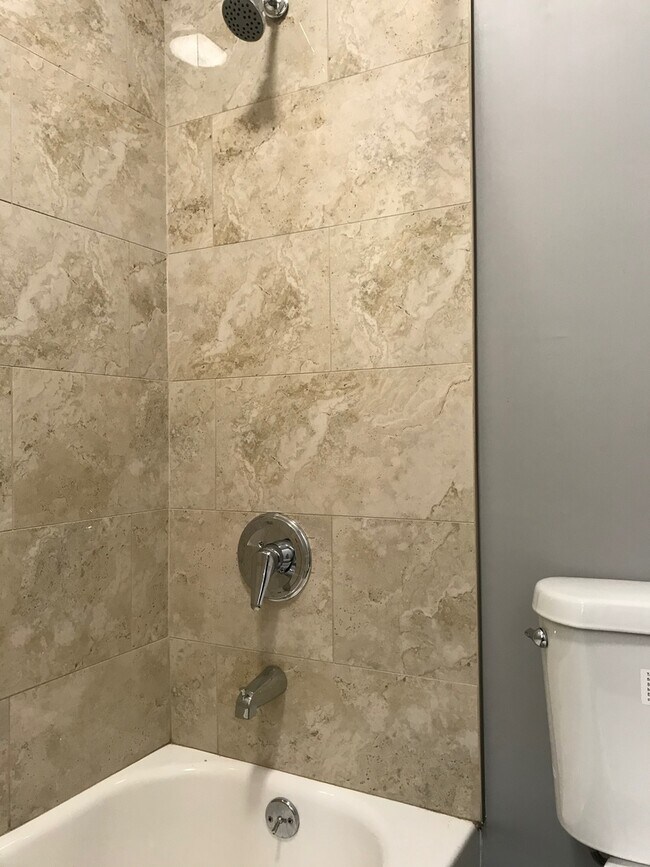 Building Photo - 353 Poplar St