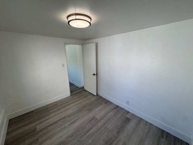 Building Photo - Modern Alamitos Beach 2 bedroom Condo plus...
