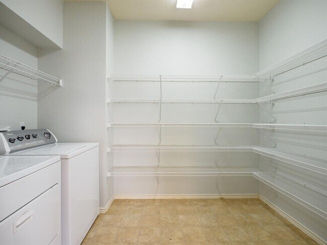 Building Photo - 13504 Richard Nixon St