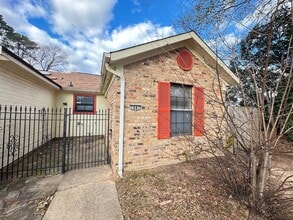 Building Photo - Cozy Townhome close to Mansfield Road....