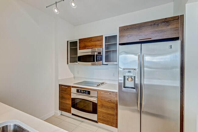 Building Photo - 480 Hibiscus St