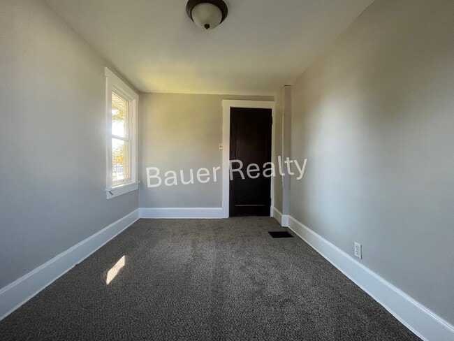 Building Photo - Three Bedroom Home