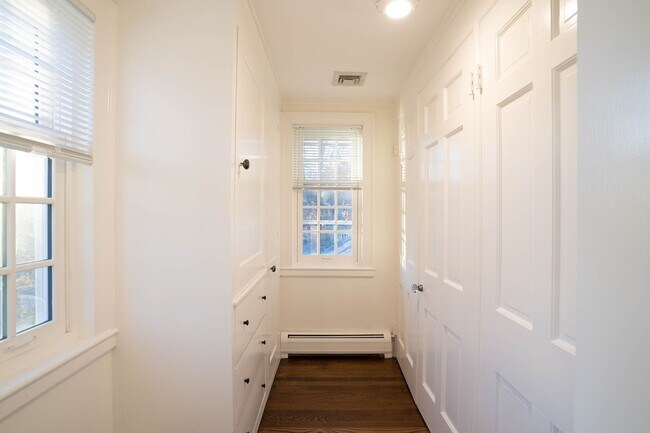 Building Photo - 40 Puddingston Lane
