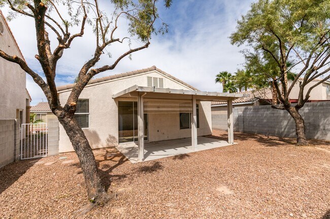 Building Photo - Silverado Ranch 3 bedroom home completely remodeled interior ready for immediate move in!