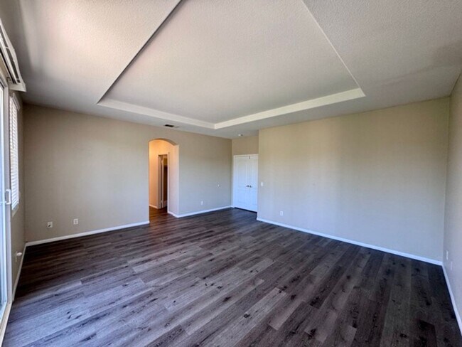 Building Photo - Murrieta Home with 6 Bedrooms plus a Bonus...