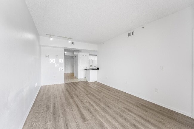 Building Photo - 2100 Greenview Shores Blvd