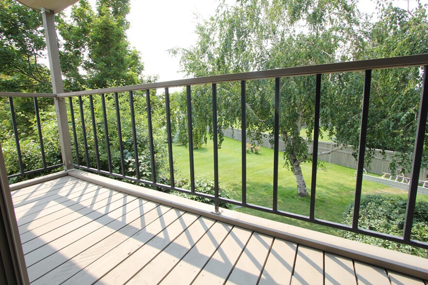 Balcony - 32 Shadow Pl