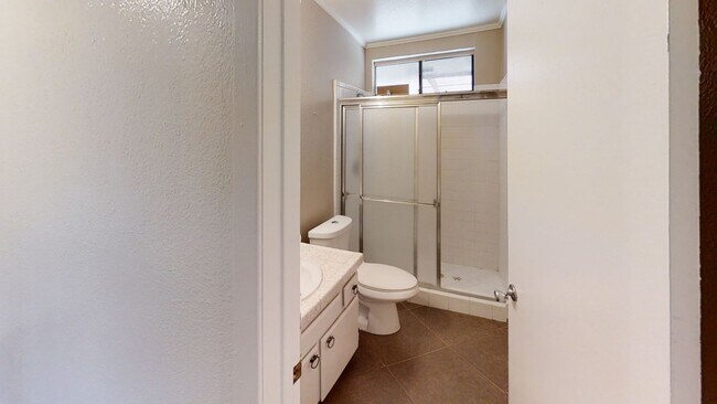 Building Photo - 1125 Chestnut Ave