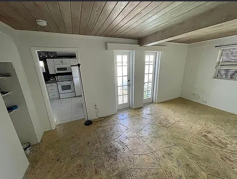 Building Photo - 656 Manor Dr