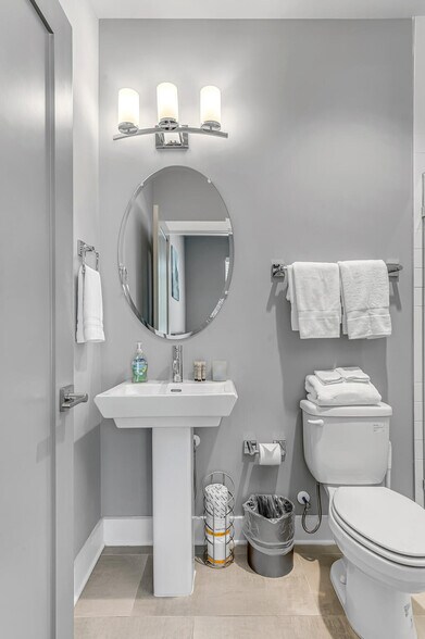 Building Photo - 970 Youngs Ln