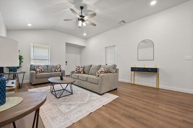 Building Photo - Now Pre-Leasing and a 55' TV -New 3/2/2 in Willowbend