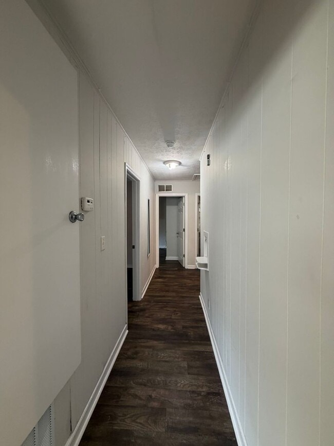 Building Photo - 3871 Sherwood Dr