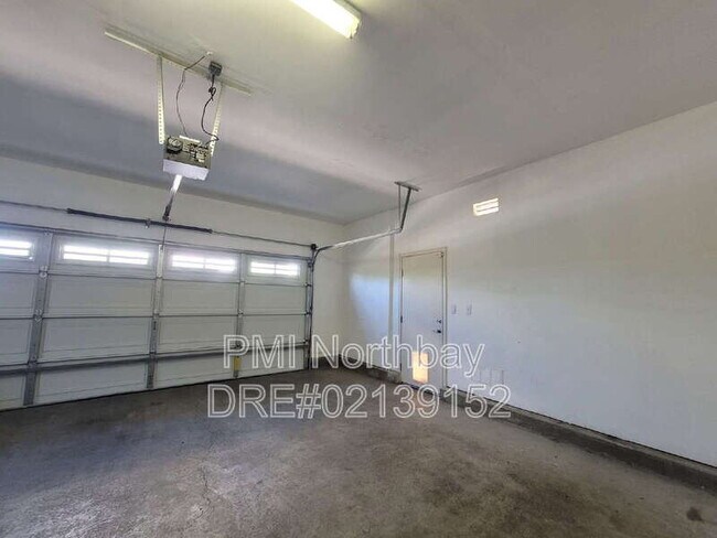 Building Photo - 481 Lexington Dr