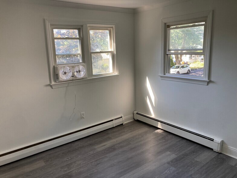 Building Photo - 152 Dalton St