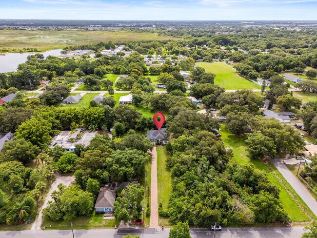 Building Photo - Charming 3-Bed with 2 Baths Oasis in St. C...