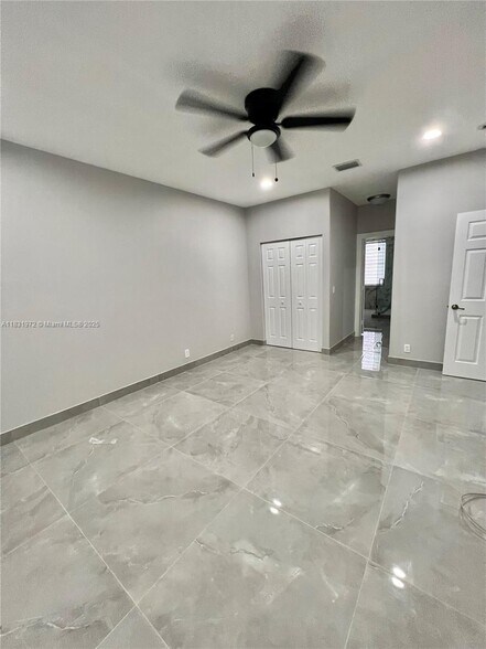 Building Photo - 3810 SW 51st St