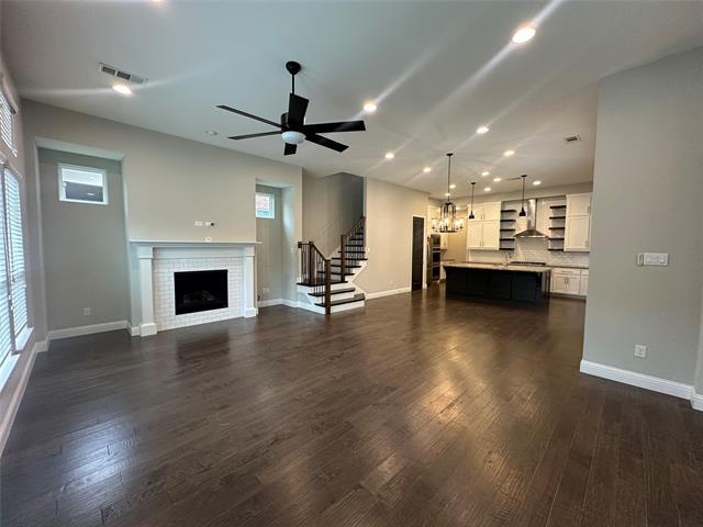 Building Photo - 7105 Royal View Dr