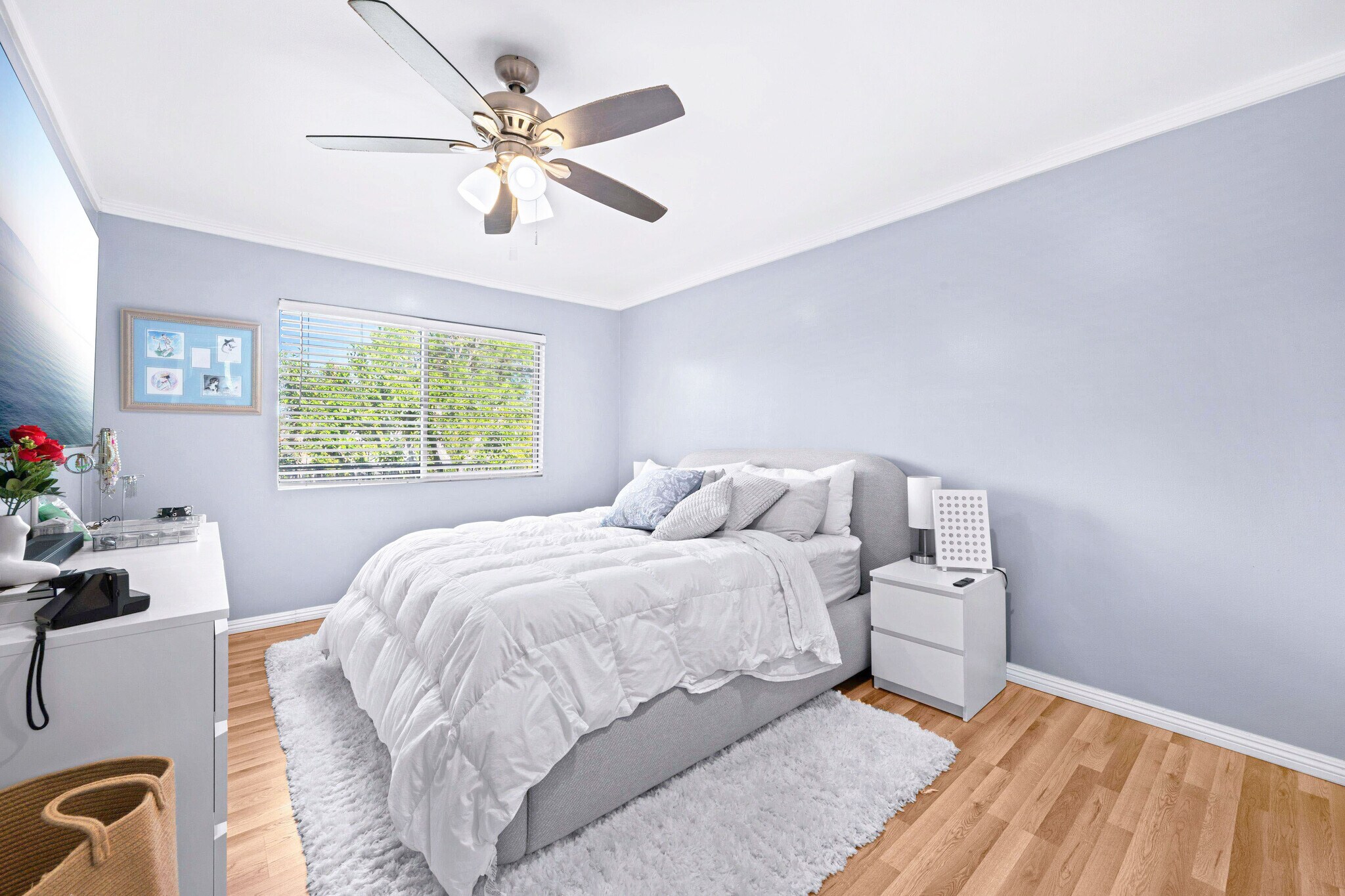 Main bedroom - 12801 Moorpark St