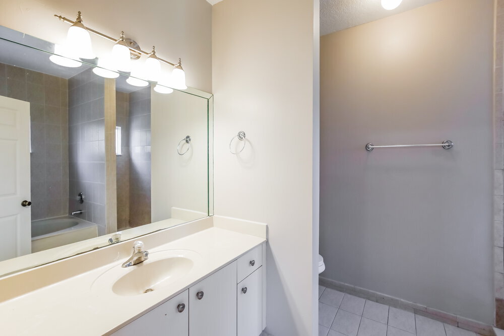 Building Photo - 1241 NE 41st Pl