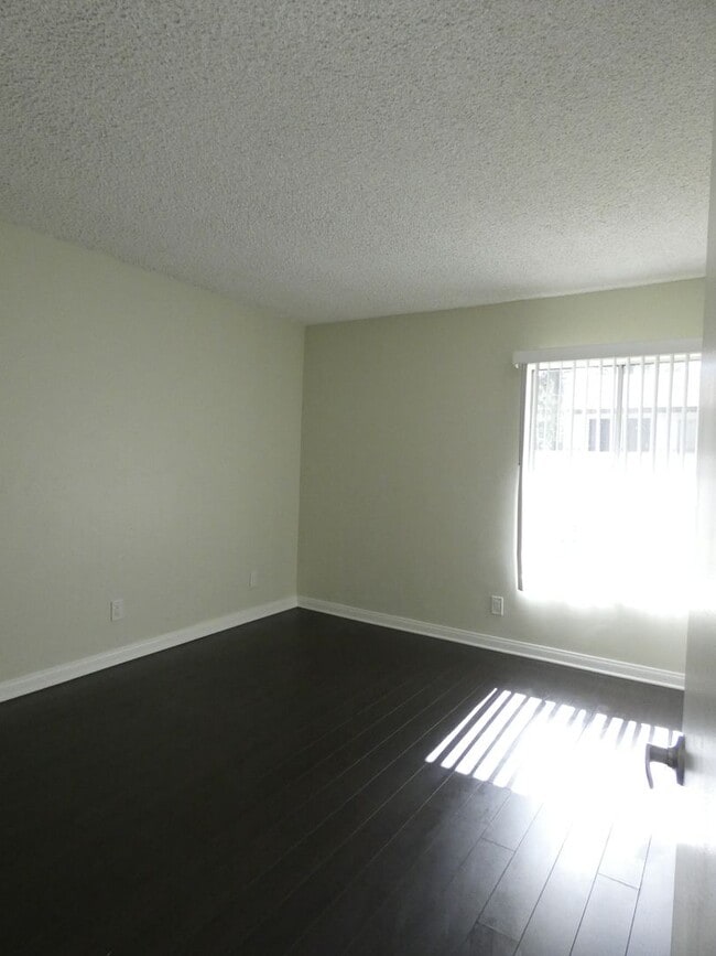 Building Photo - *Available NOW  in La Habra!*