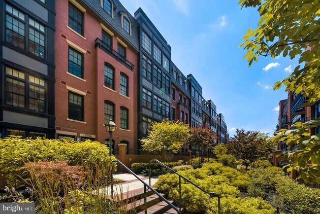 Building Photo - 1701 16th St N