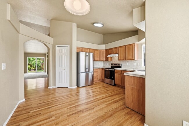 Building Photo - $2,645.95, 4 bed, 4 bath, located in Colorado Springs with a finished basement.