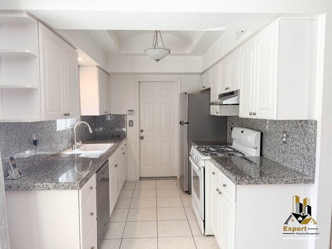 Building Photo - 5620 Greenacres Way