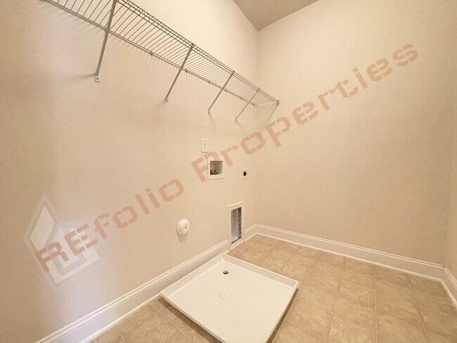 Building Photo - Beautiful 3 Story 3 Bedroom Townhouse with Huge 1st Floor Flex Space with Access to Patio + 2 Car...