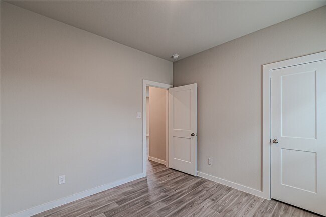 Building Photo - 21606 Wave Holw Dr