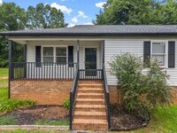 Building Photo - Freshly renovated 2 bed 2 bath home-$500 off first month rent!!