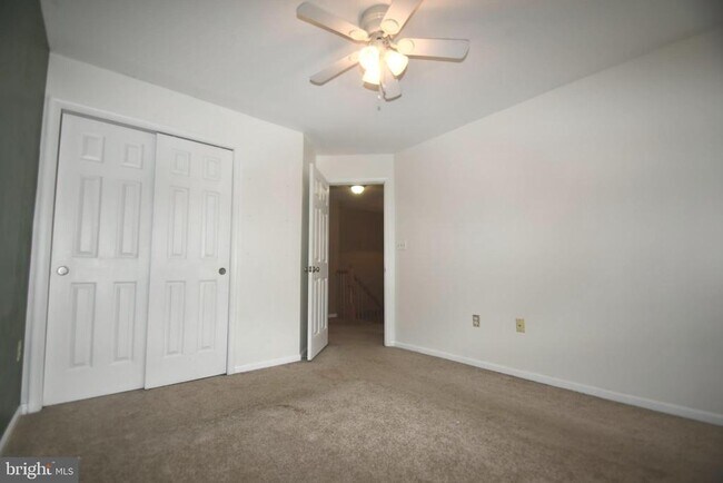 Building Photo - 7411 Gillingham Row