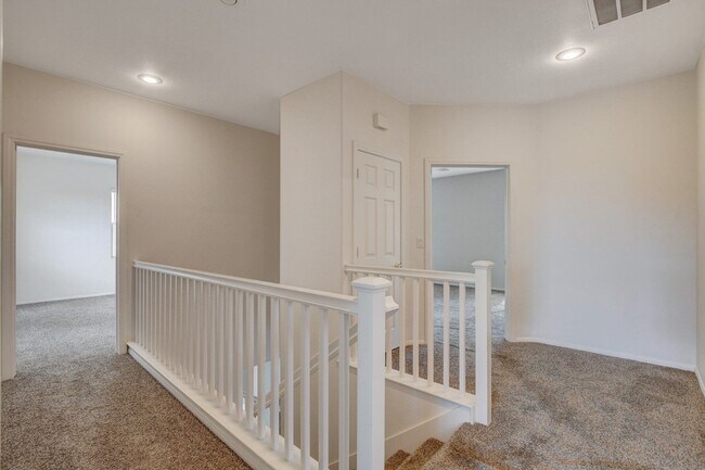 Building Photo - Beautiful 2-Story, 3-Bedroom Home in the H...