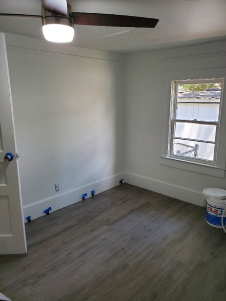 Building Photo - 13 Geer St