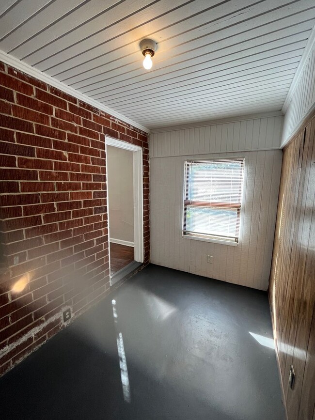 Building Photo - **ON HOLD**Total Electric - 2 Bedroom / 1 ...