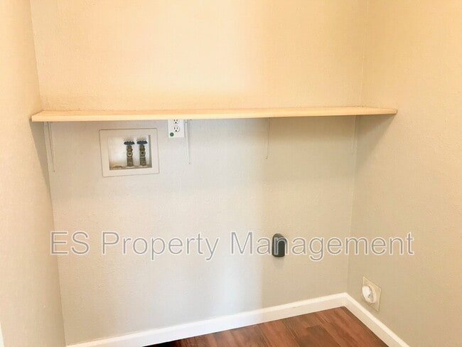 Building Photo - 4481 Redcliff N Ln