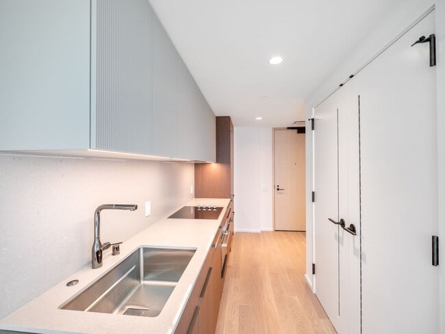 Building Photo - Park Ward Village 420