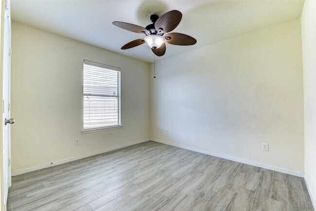 Building Photo - 7906 Yaupon View Dr