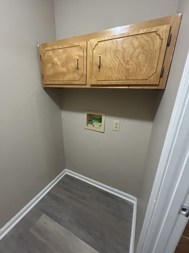 Building Photo - 2070 Carneal Ln