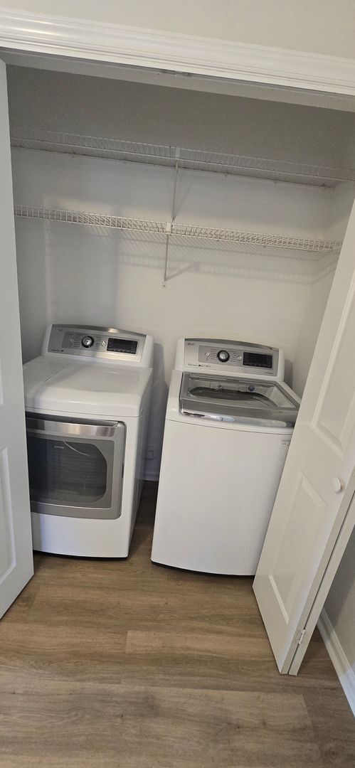 Building Photo - Great clean one level condo convenient to ...