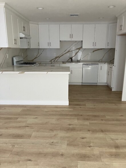 Building Photo - 840 N Clementine St