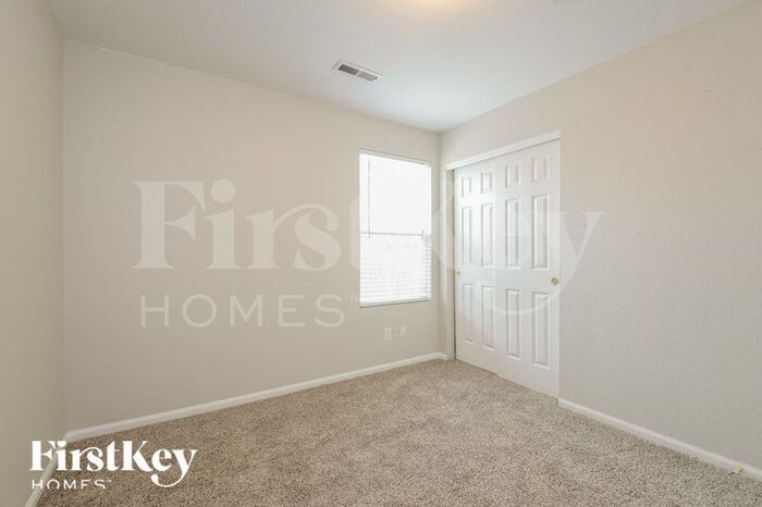 Building Photo - 865 Willow Dr