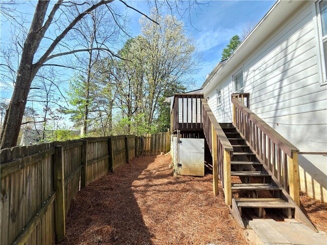 Building Photo - 1834 Cooper Lake Dr SE